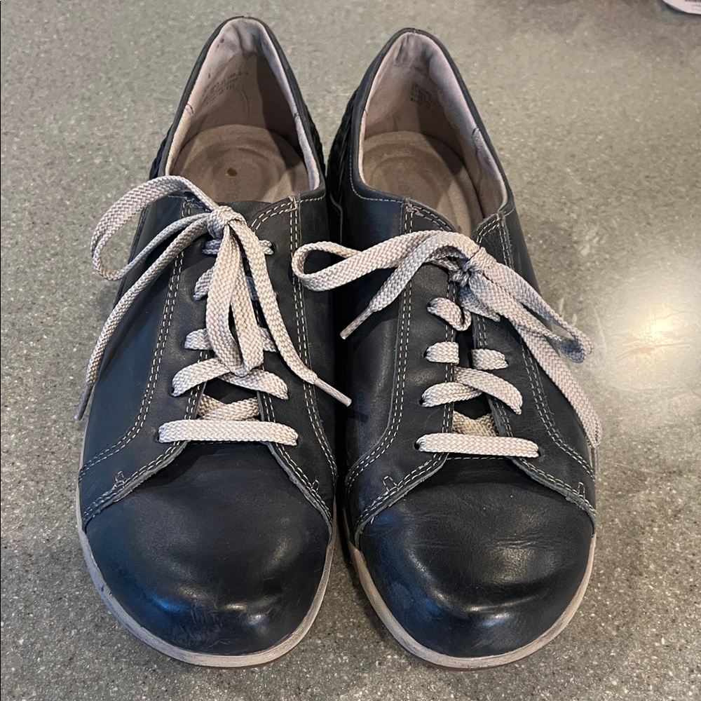Aetrex Black Leather Sneakers